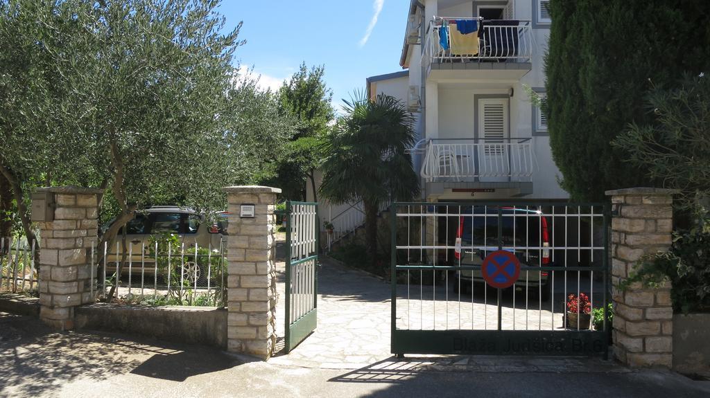 Apartments Villa Agatha Свети-Филип-и-Яков Экстерьер фото